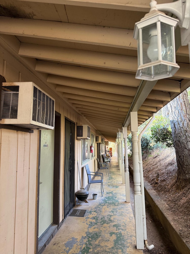 Columbia Inn Motel CA 49 27/47