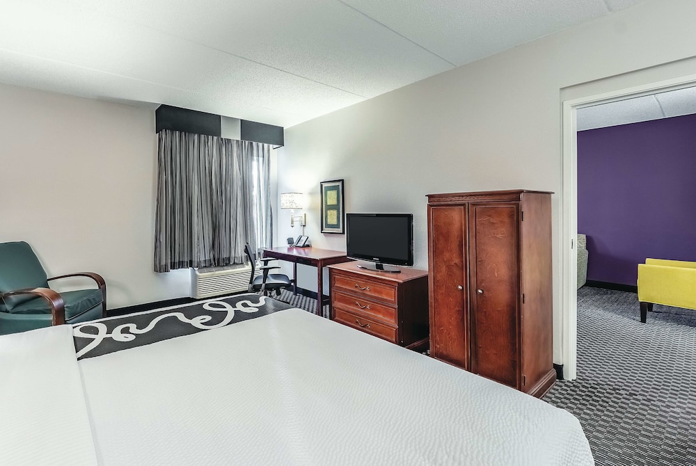 La Quinta Inn & Suites by Wyndham Naples East I-75 15/45