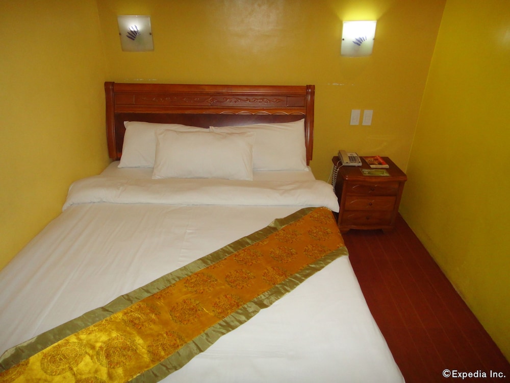 A a Plaza Hotel 10/50
