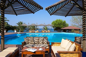 Kamari Beach Hotel 42/65