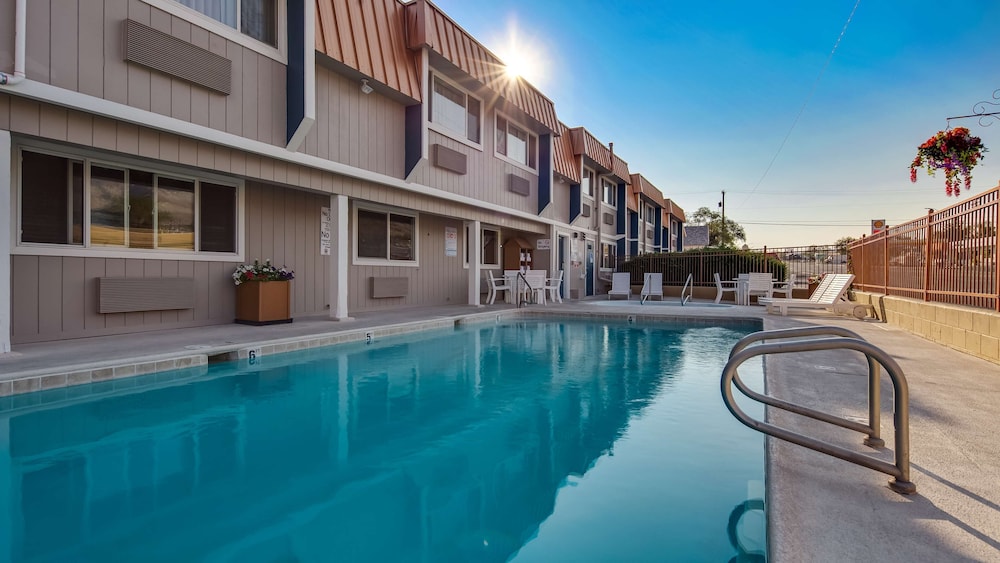 Best Western Hi-Desert Inn 3/37