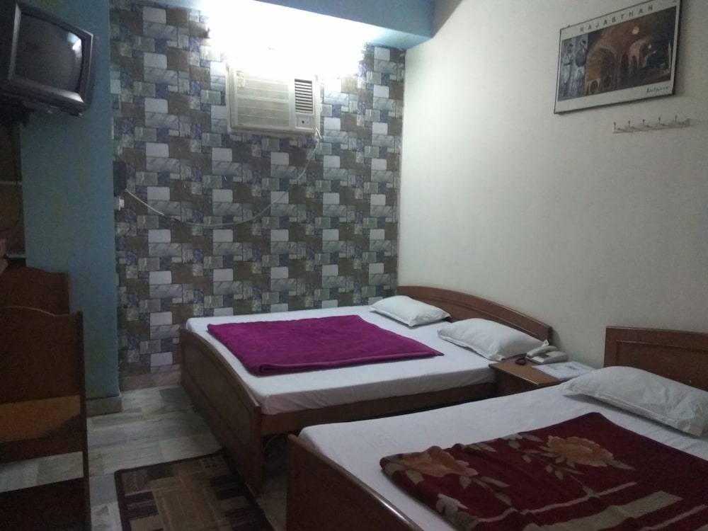 Hotel Ganga Kripa 34/37