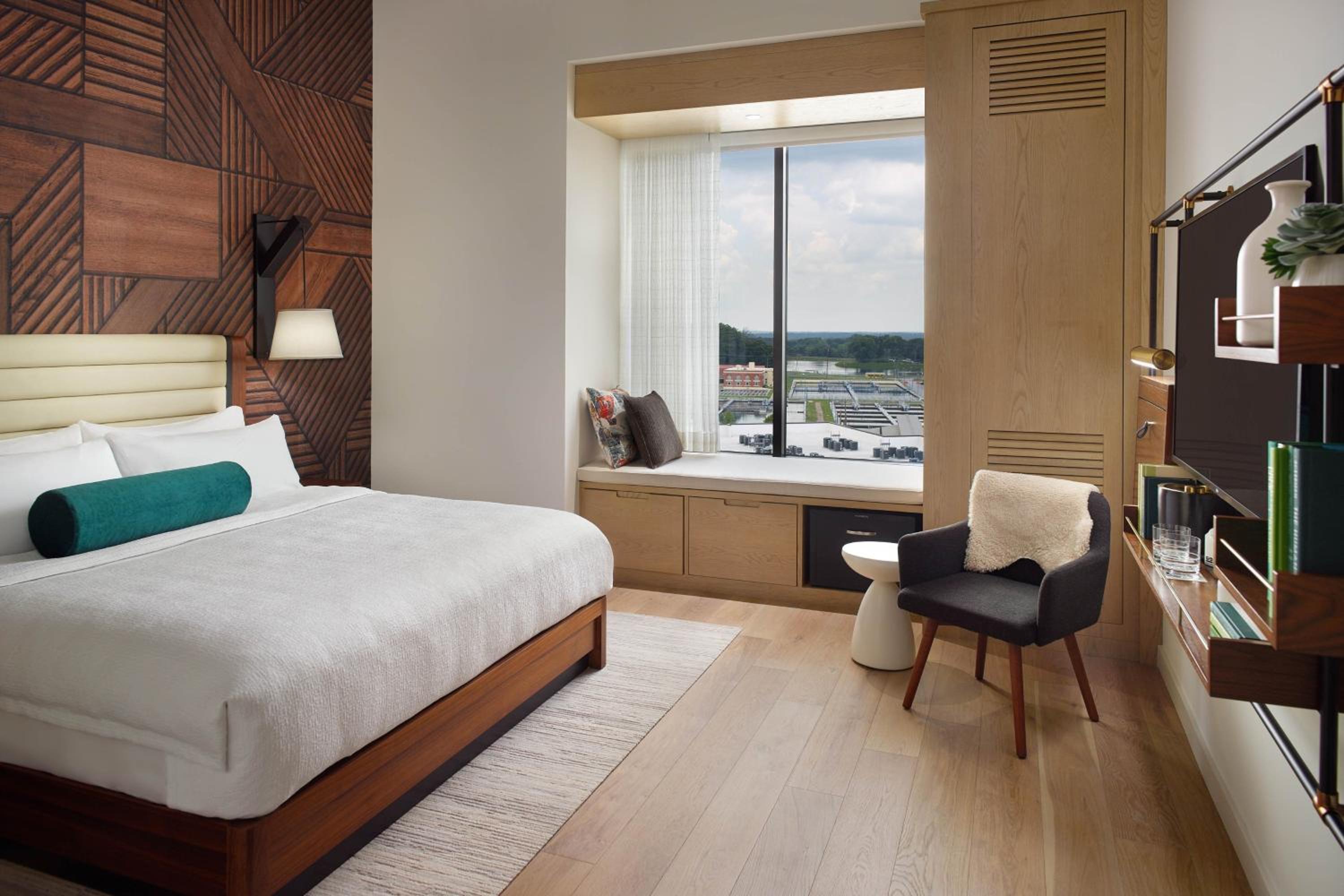 Guest Room, Deluxe, King Bed, High Floor