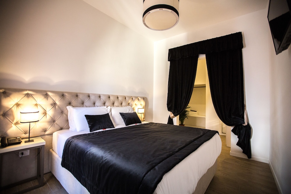 Chic Town Luxury Rooms 23/69