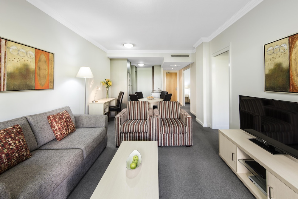 Oaks Brisbane Mews Suites 10/27