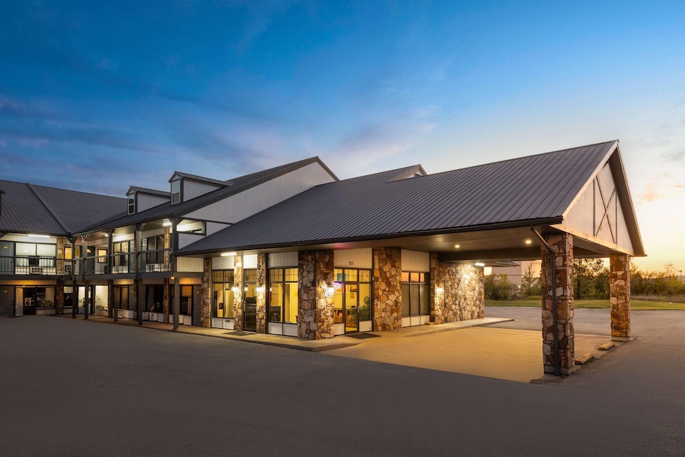 Days Inn by Wyndham Branson Ozarks 2/65
