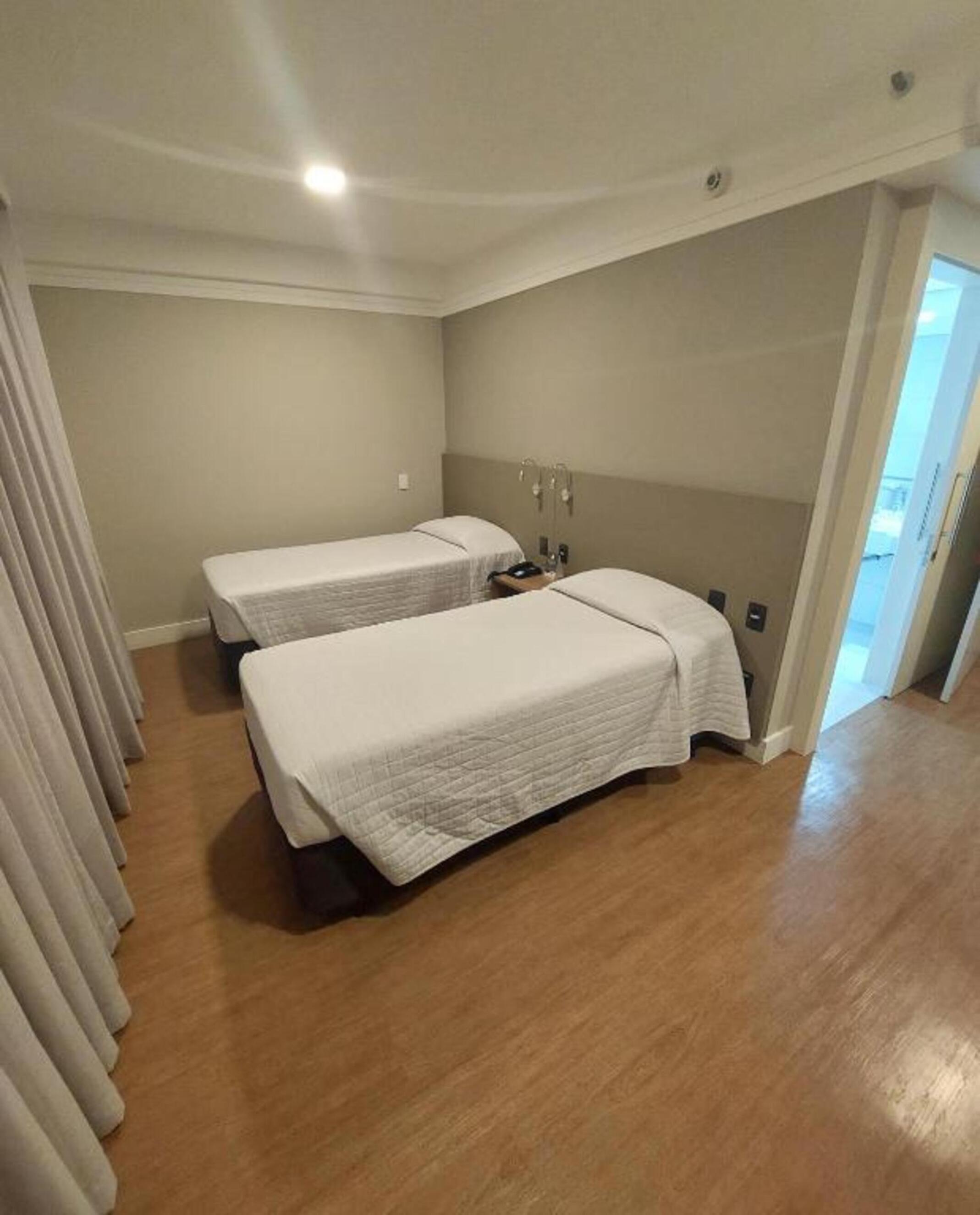 Standard, Double Bed, Side View
