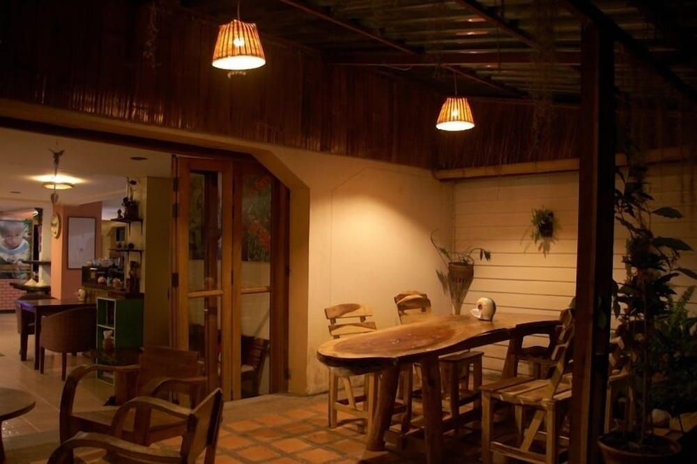 Phumanee Home Hotel 15/19