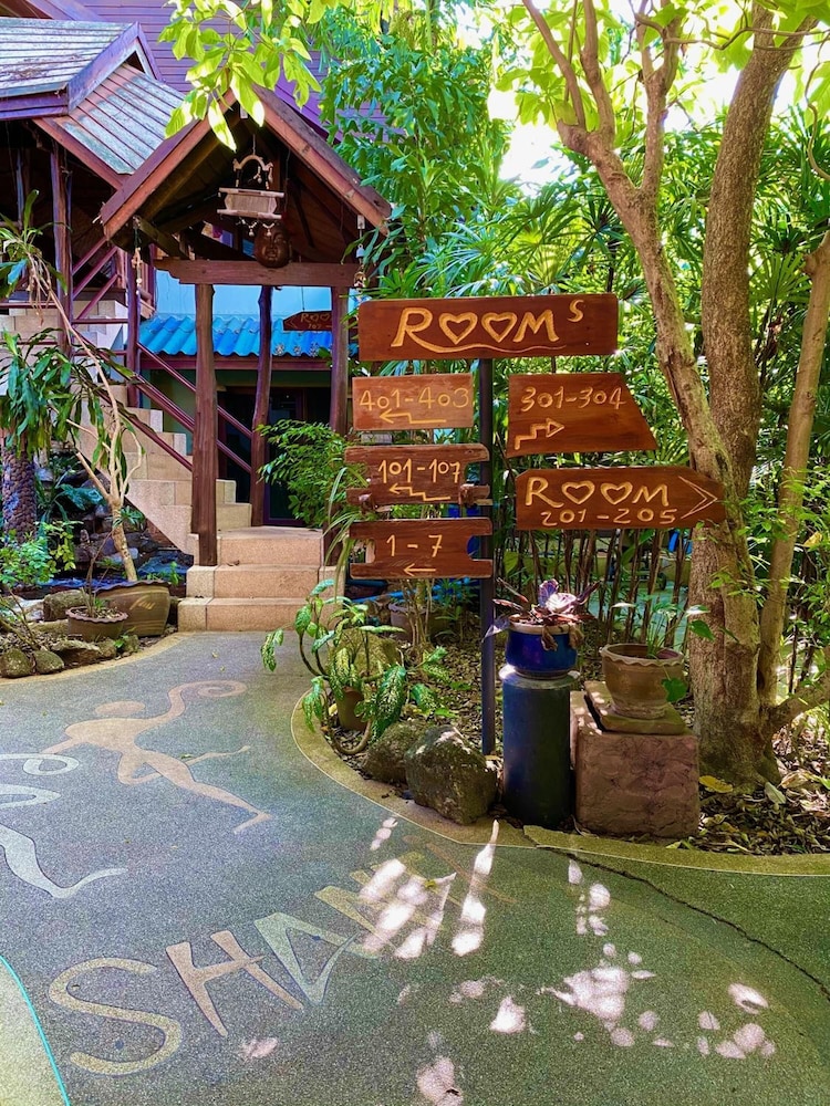 Shanti Lodge Phuket 9/58