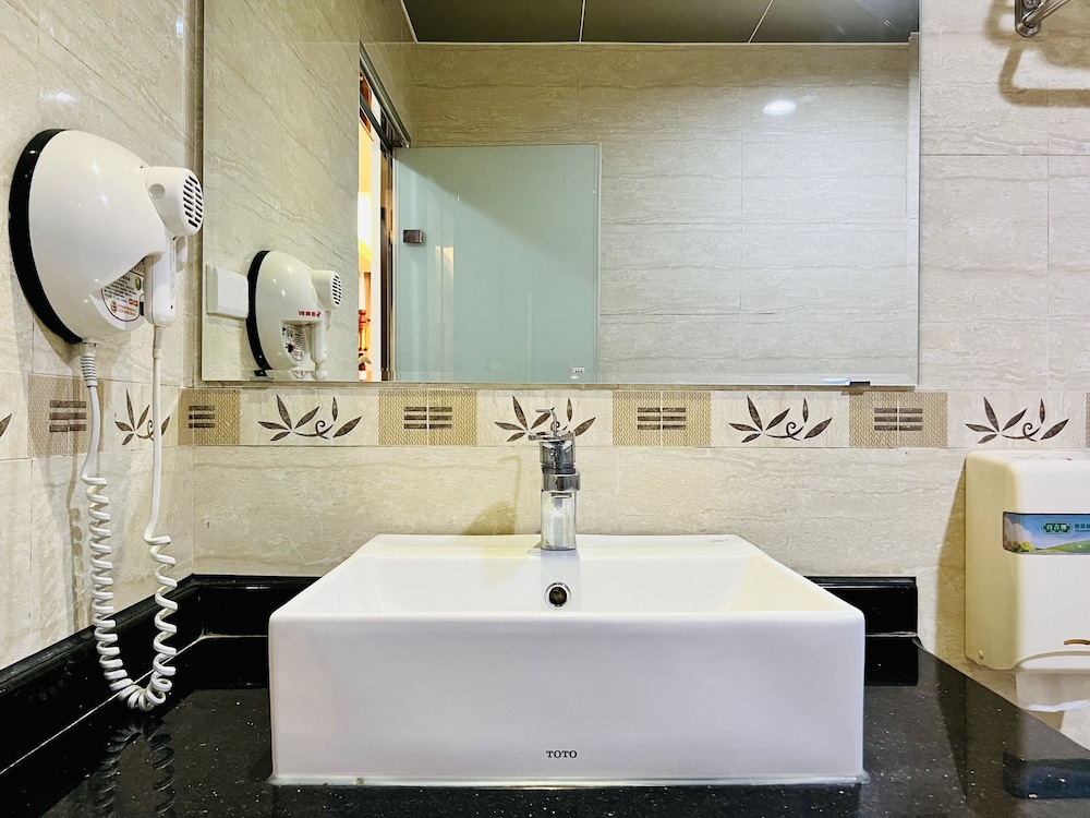 Mucha Hotel 51/54