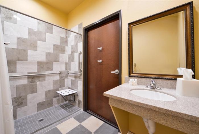 La Bonita Inn and Suites - Crane 32/40