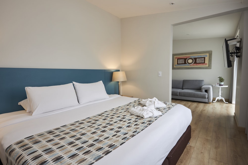SUPERIOR, SUITE, KING BED