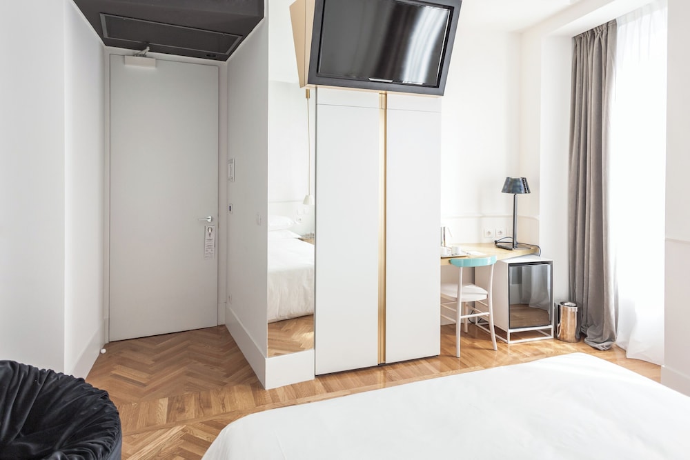 CLASSIC, DOUBLE OR TWIN BED