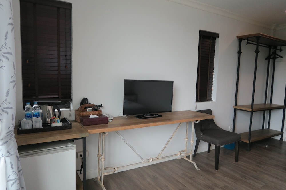 Marquise Boutique Hotel 57/64