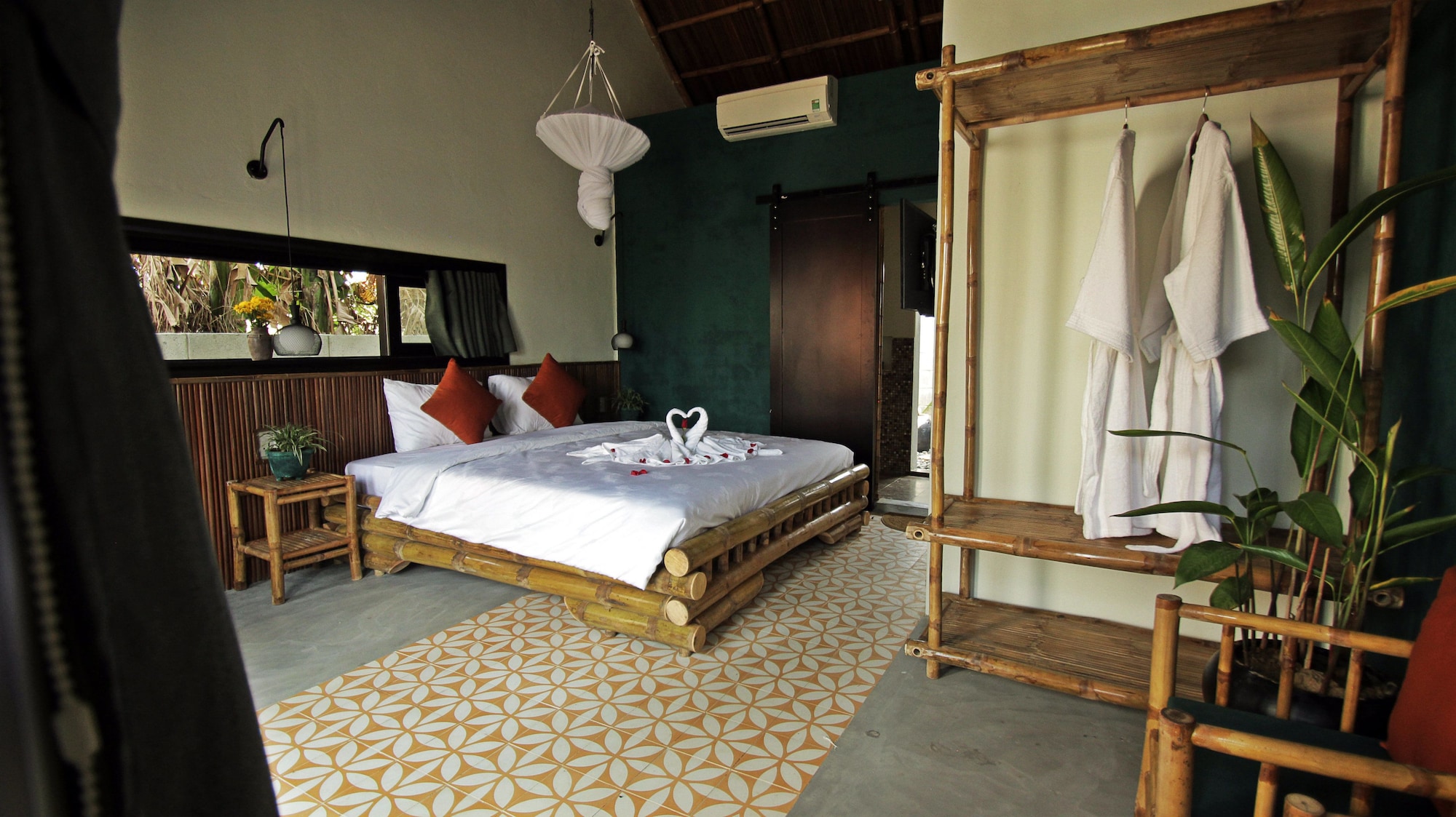 SUPERIOR, DOUBLE BED, GARDEN VIEW, BALCONY