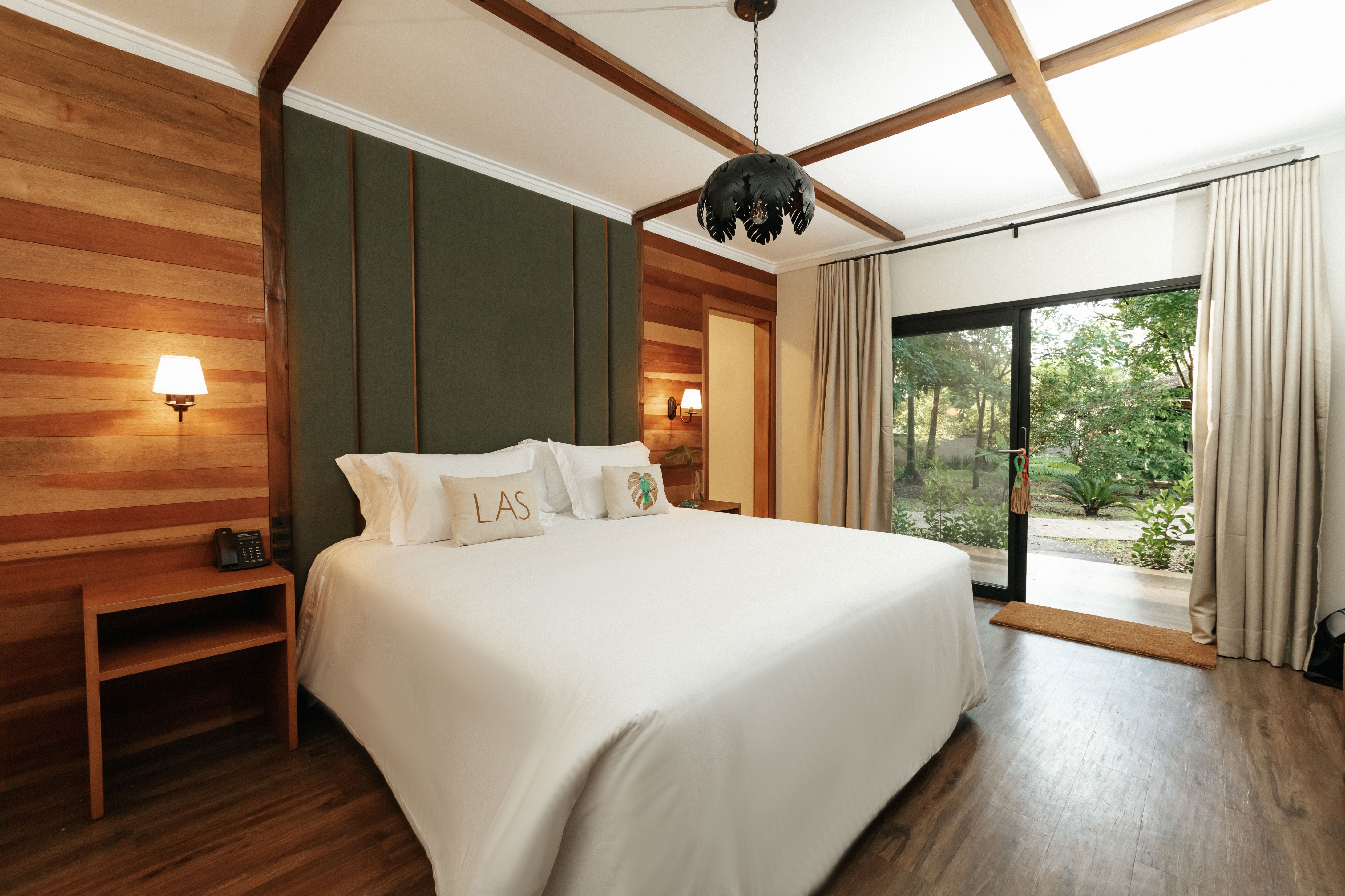Deluxe, Double Bed