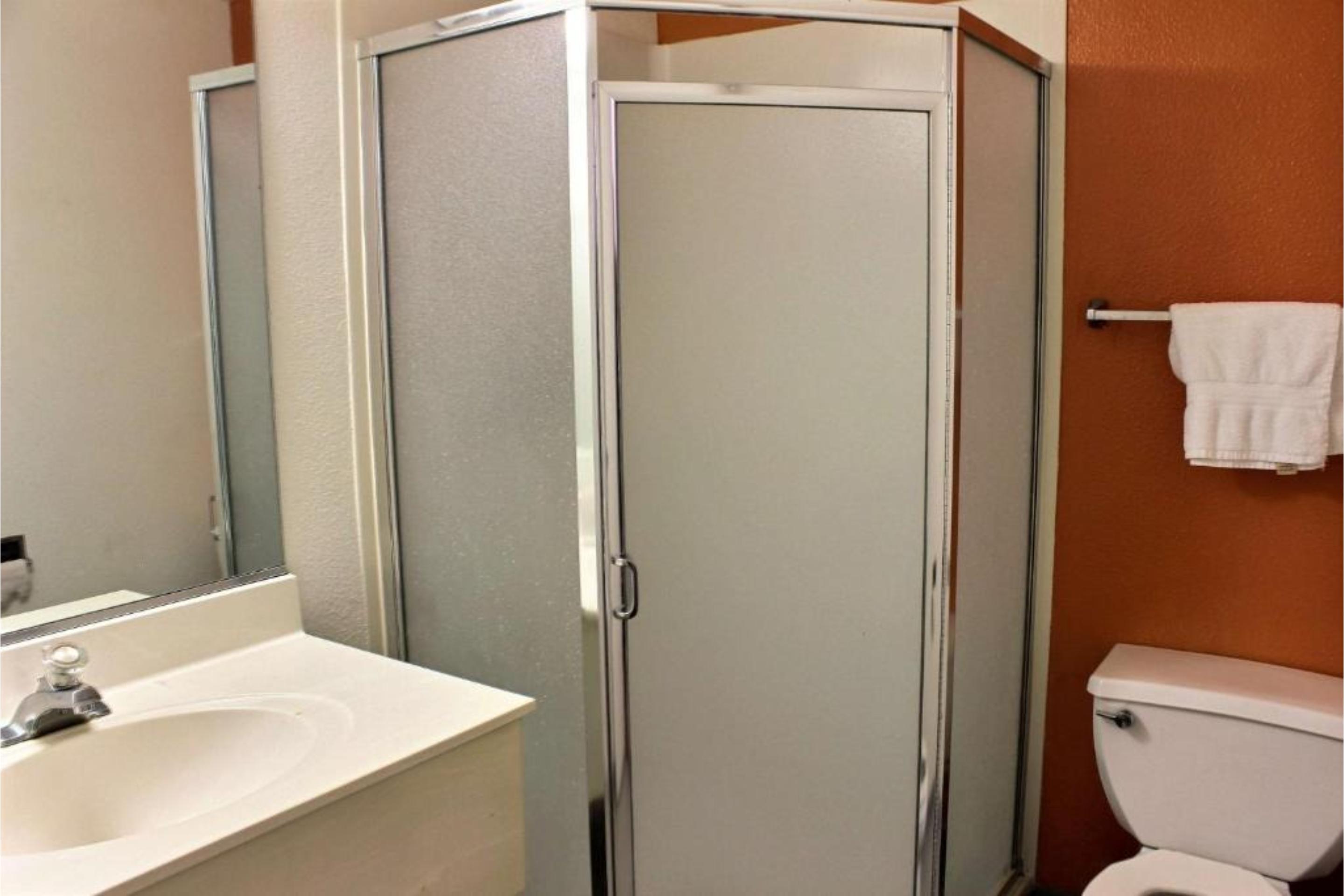 1 Queen Bed - Non-Smoking, Micfridge، Motel6 King City, CA 4/4