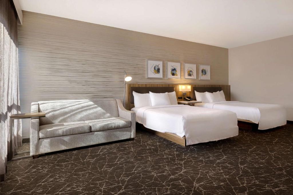 ROOM, 2 QUEEN BEDS, SOFA, ACCESSIBLE