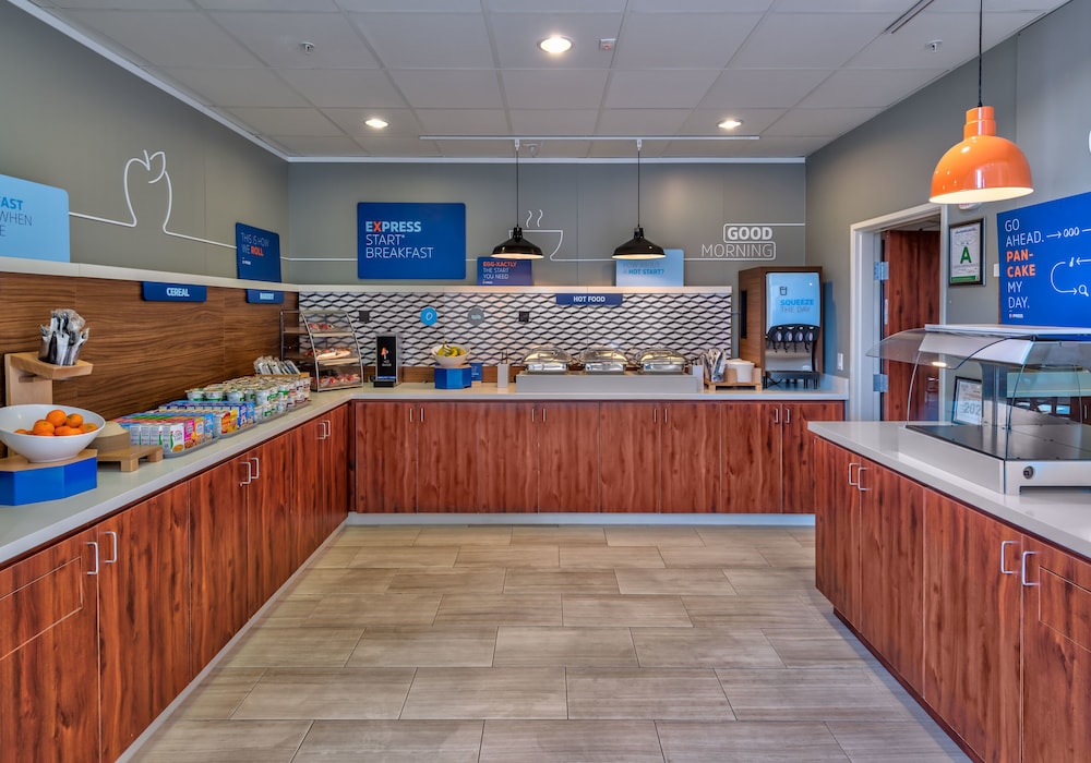 Holiday Inn Express Hotel & Suites Minden 6/42