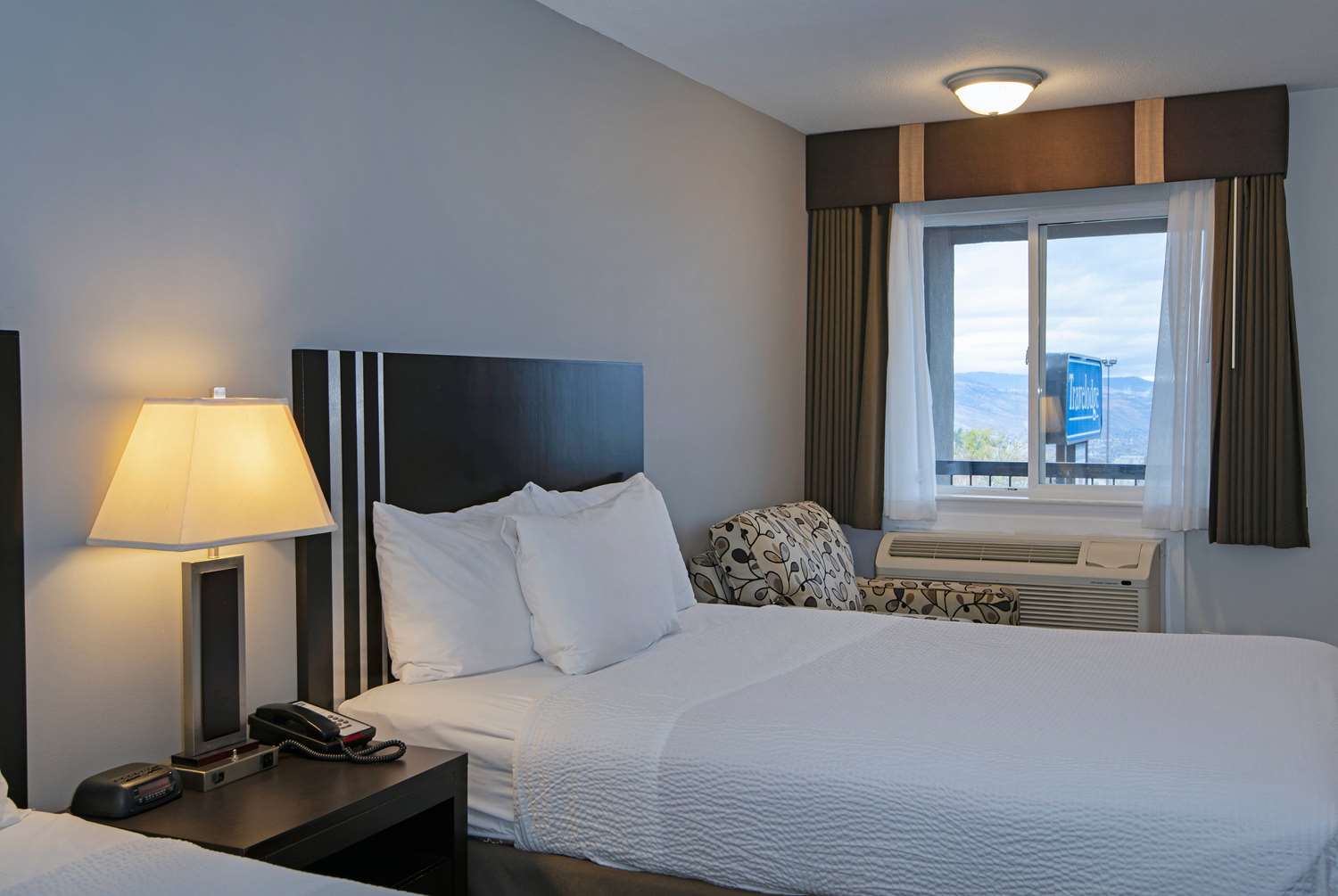 Travelodge By Wyndham Kamloops Mountview 33/69
