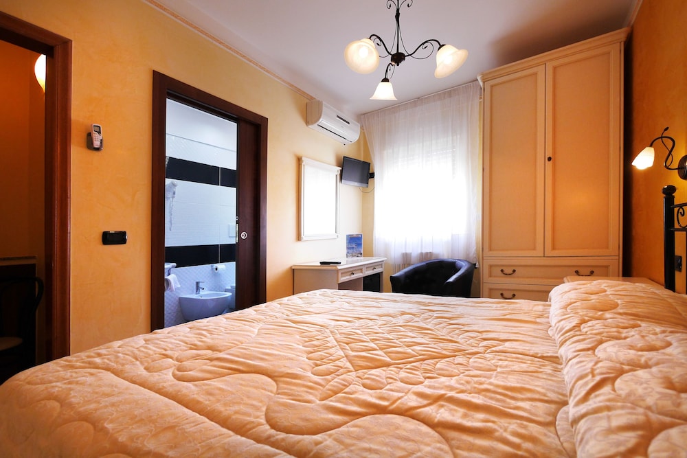 ECONOMY, SINGLE, DOUBLE BED