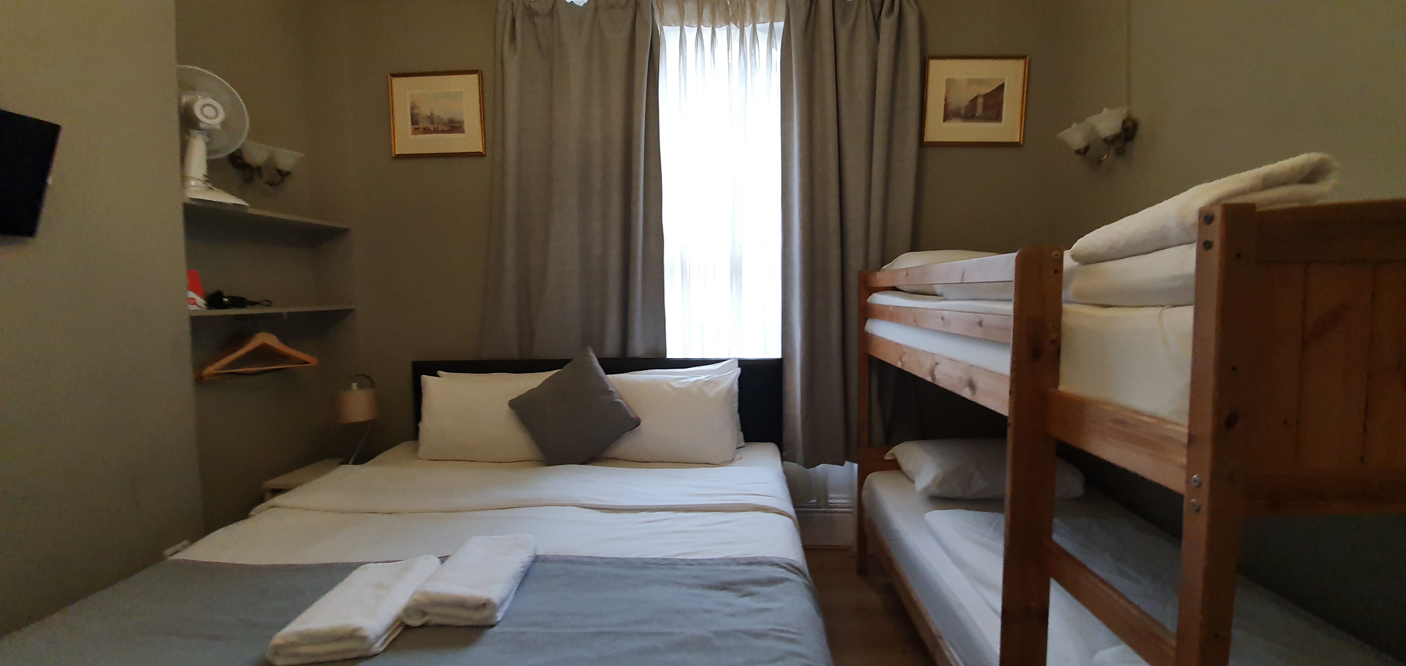 Room, Quadruple, 1 Double and 2 Bunk Beds, Private Bathroom