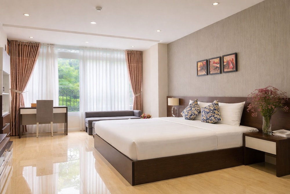 DELUXE, DOUBLE BED