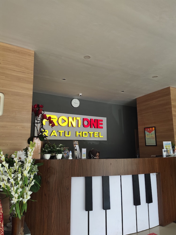 Front One Hotel Nganjuk 6/30