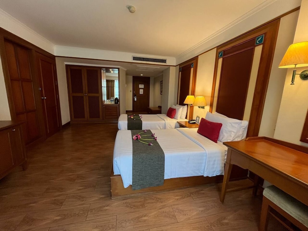 Cholchan Pattaya Beach Resort 20/74