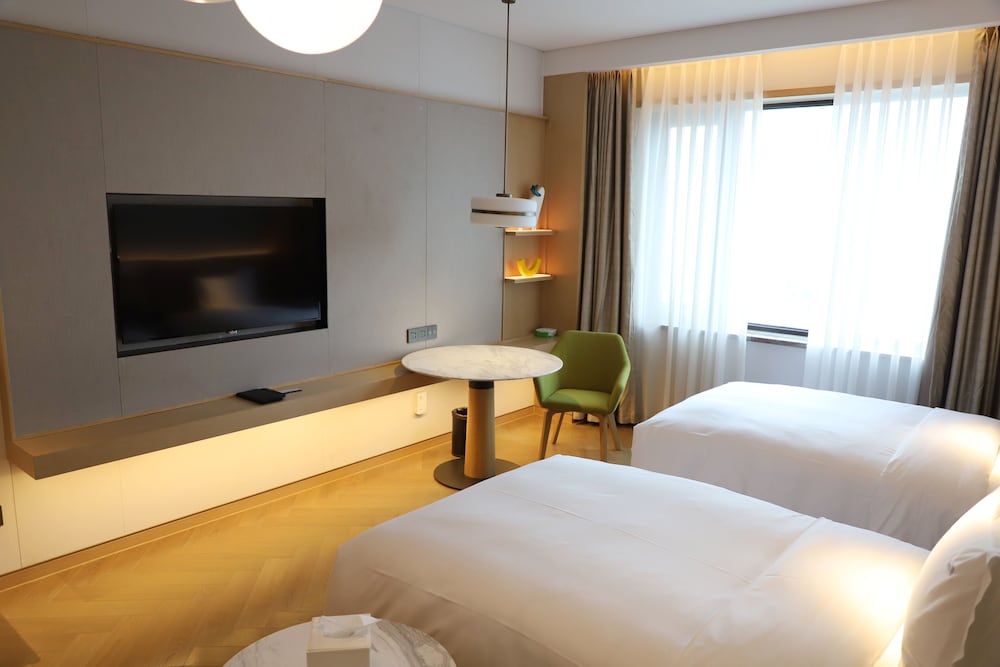 Holiday Inn Zhengzhou High-Tech Zone 12/74