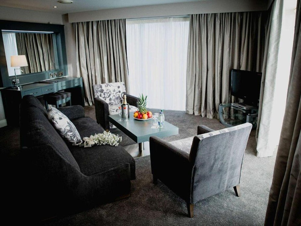 Claregalway Hotel 53/93