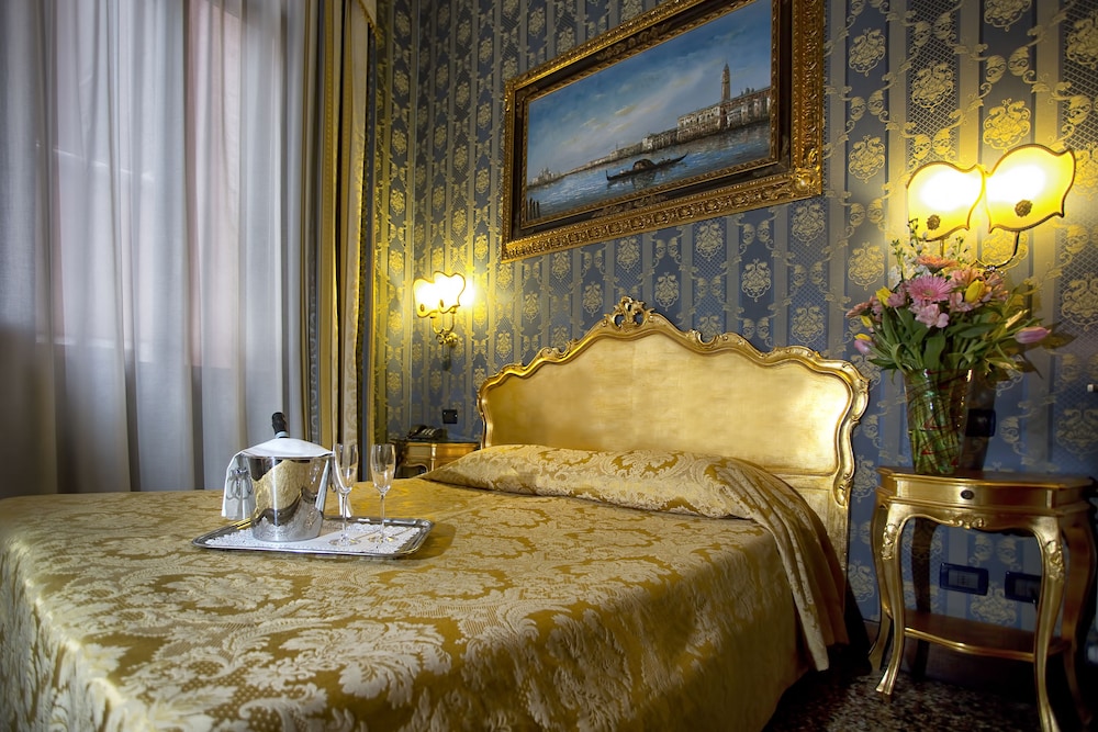 HOTEL NOEMI 25/45