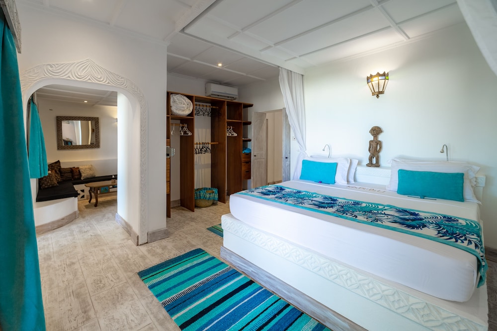 Nomad Beach Resort 14/76