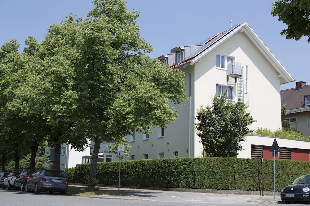 Hotel Kriemhild Am Hirschgarten 71/79
