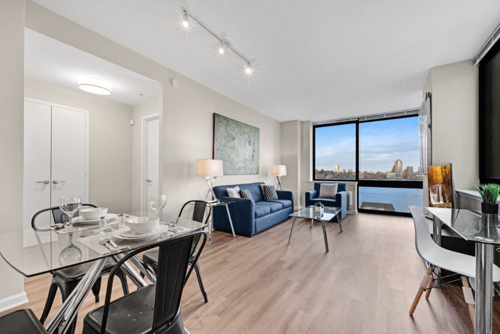 Global Luxury Suites Downtown Jersey City 54/71