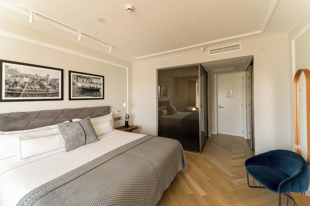 Lasala Plaza Hotel 11/50