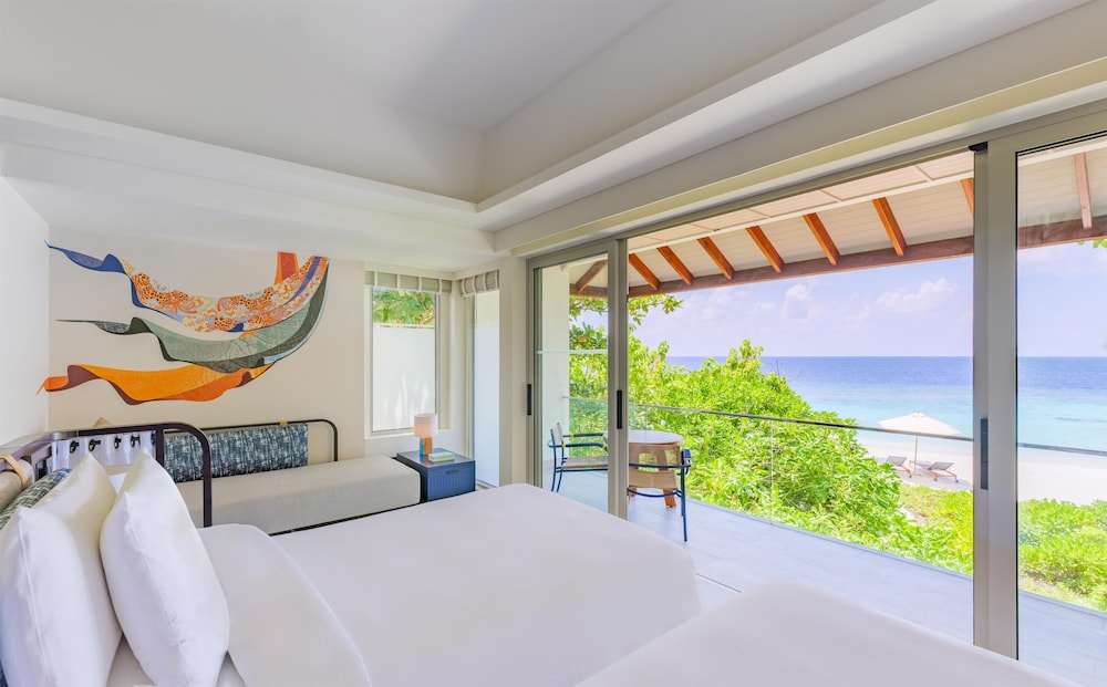 Avani+ Fares Maldives Resort 92/164
