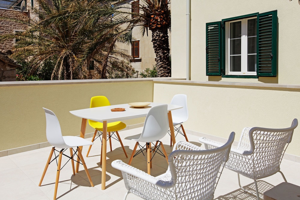 Luxury Seaside Apartments 24/50
