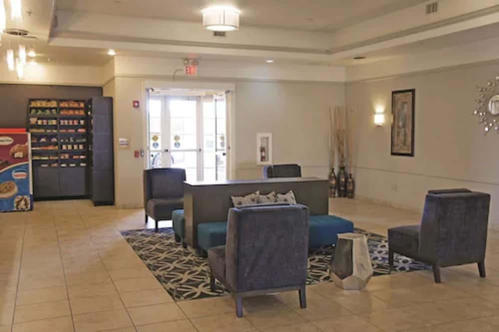 La Quinta Inn and Suites by Wyndham Brownwood 27/37