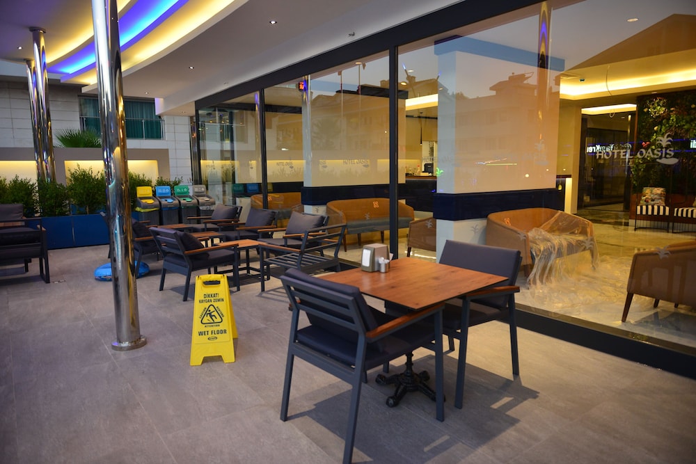 Oasis Hotel 20/30