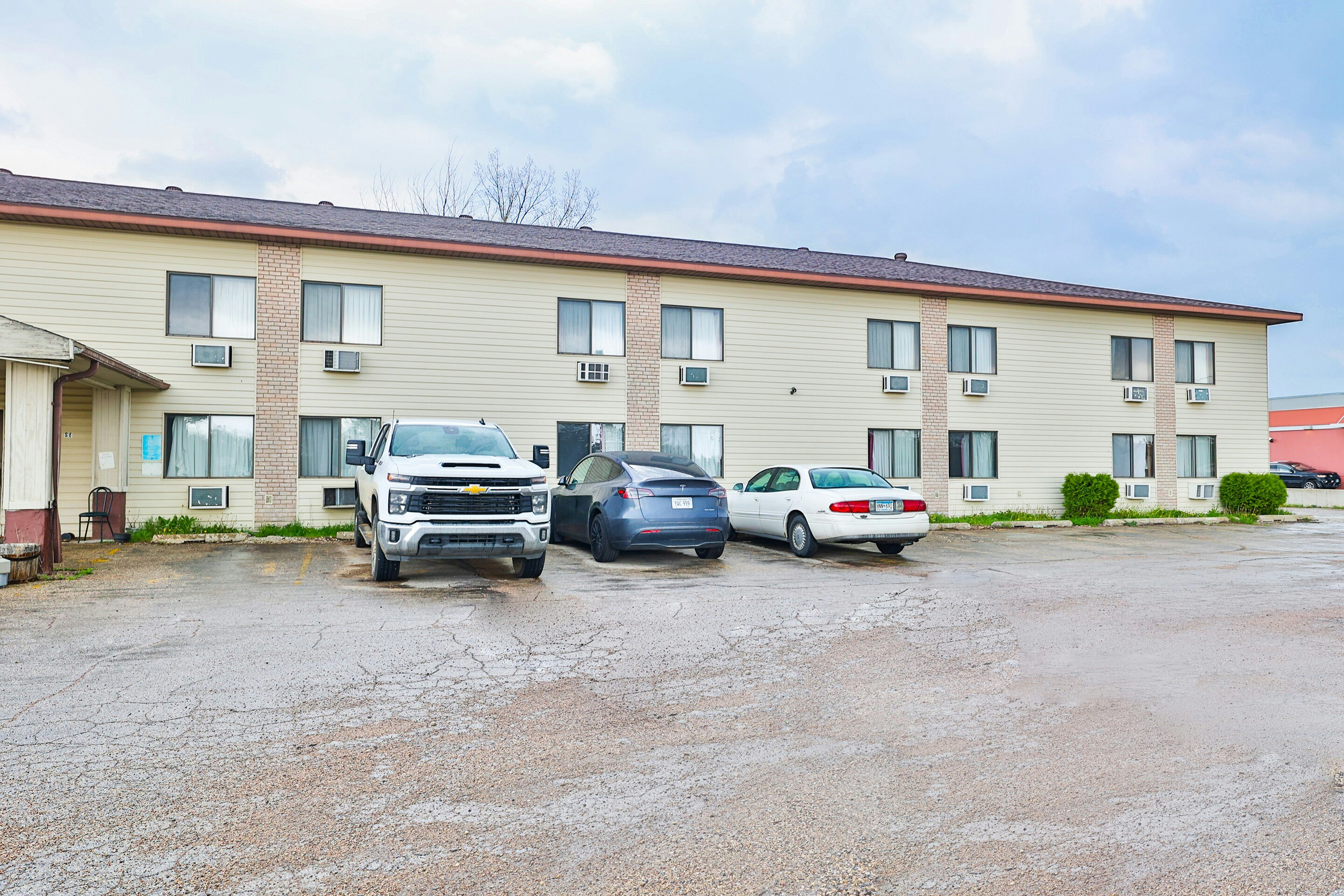 OYO Hotel Pipestone MN, Canterbury Park 42/45