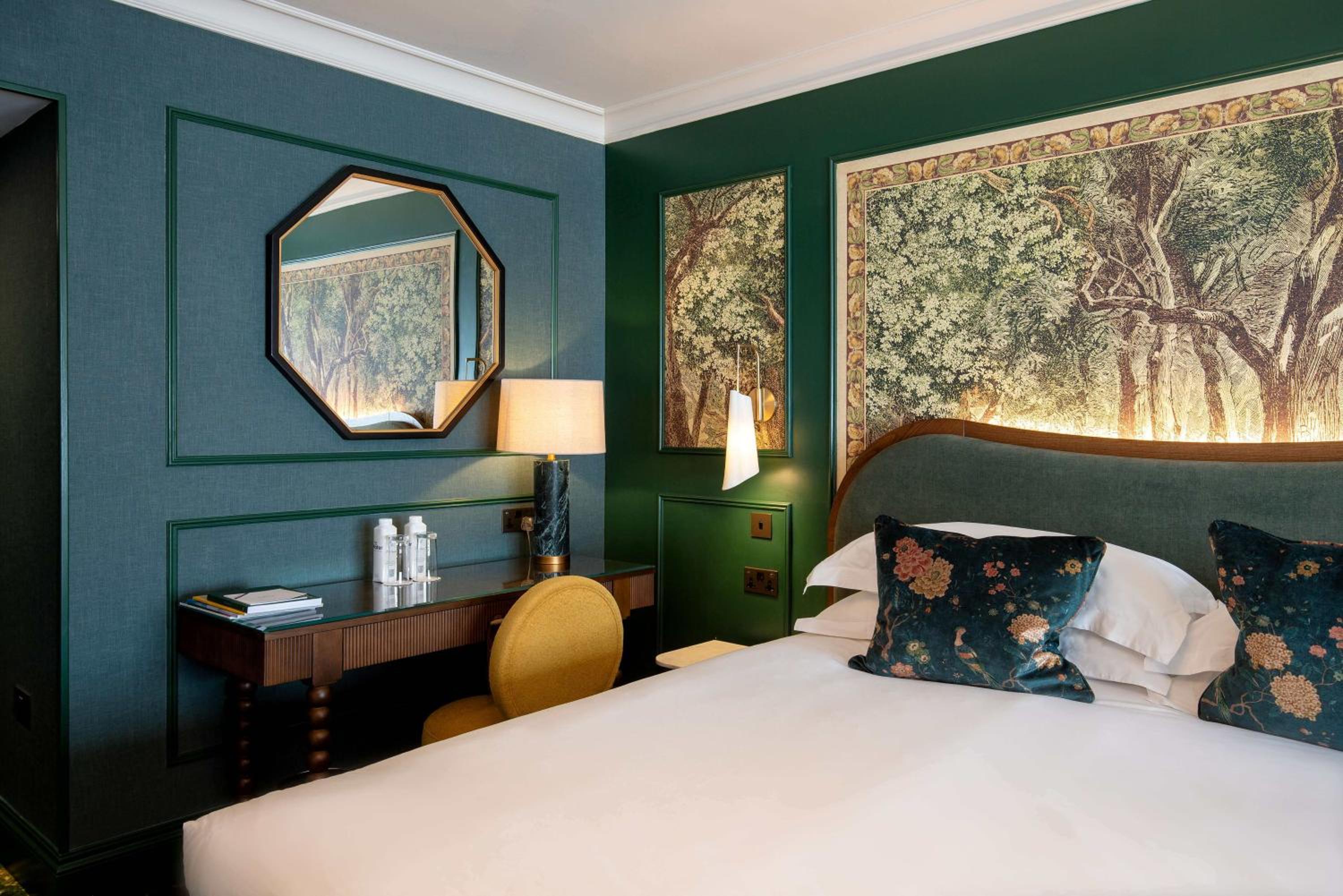 SUPERIOR, KING BED