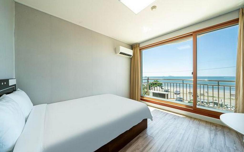 Anmyeondo Ocean Beach Motel 11/70