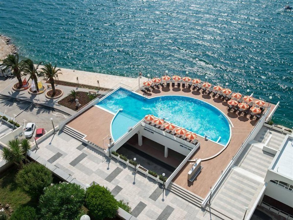 Hotel Sunce 12/16