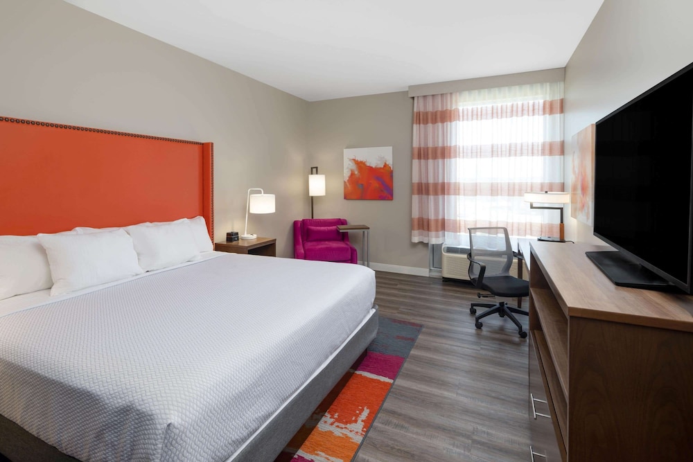 La Quinta Inn & Suites by Wyndham Greensboro Arpt High Point 14/52