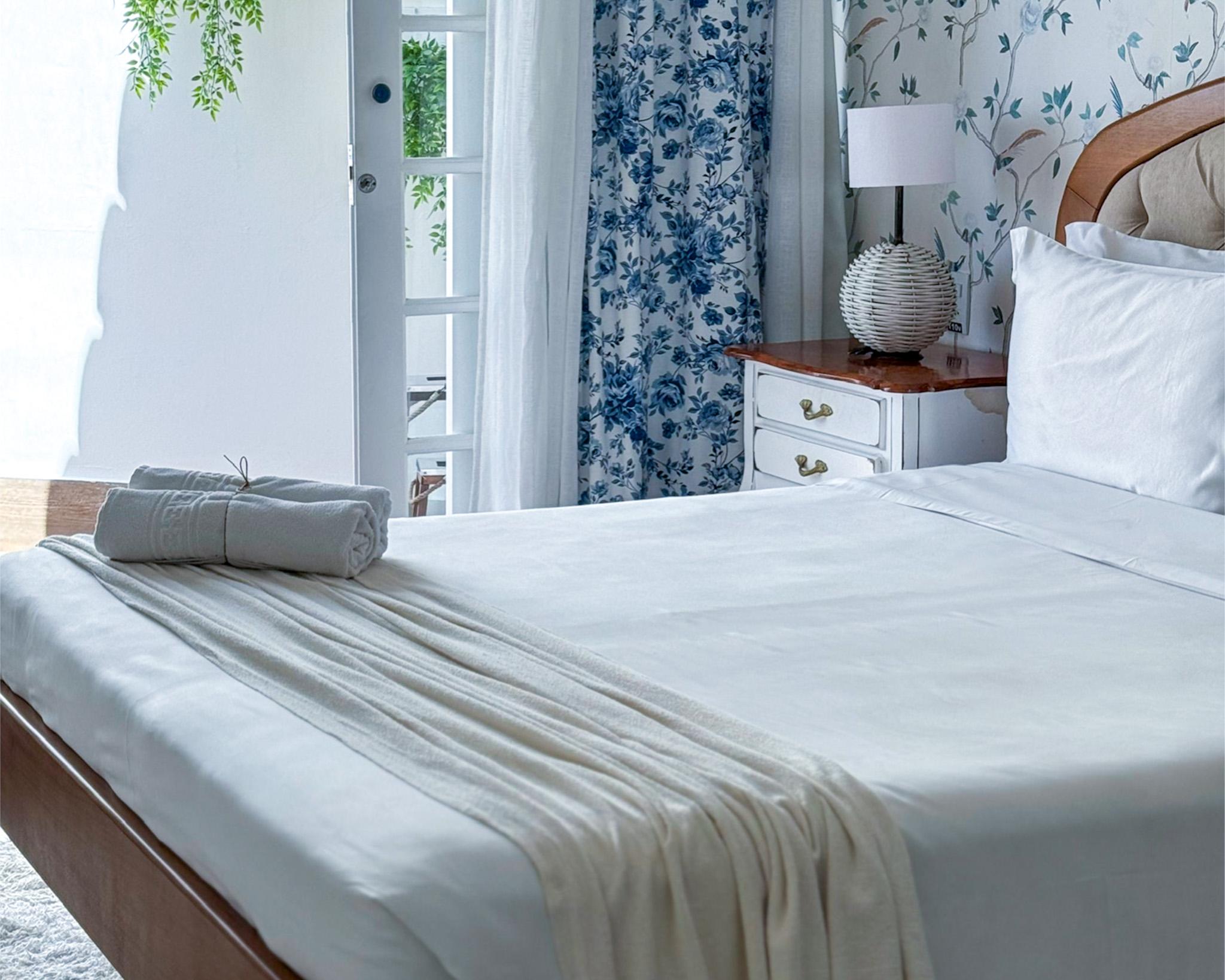 Master, Double Bed, Lake View