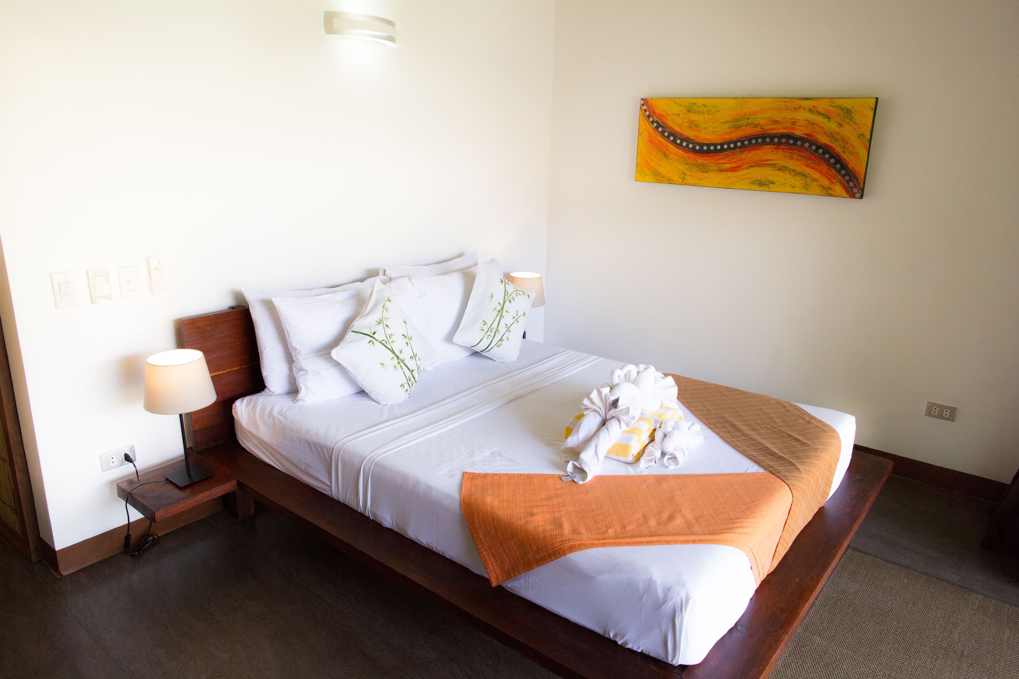 Deluxe, Queen Bed, Island View