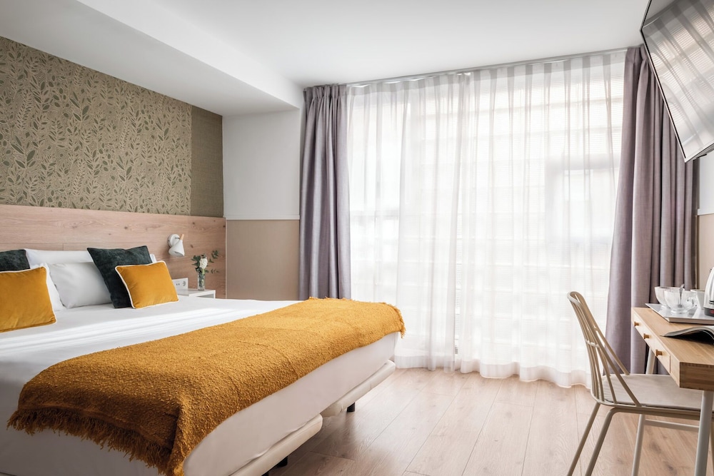 SUPERIOR, DOUBLE BED