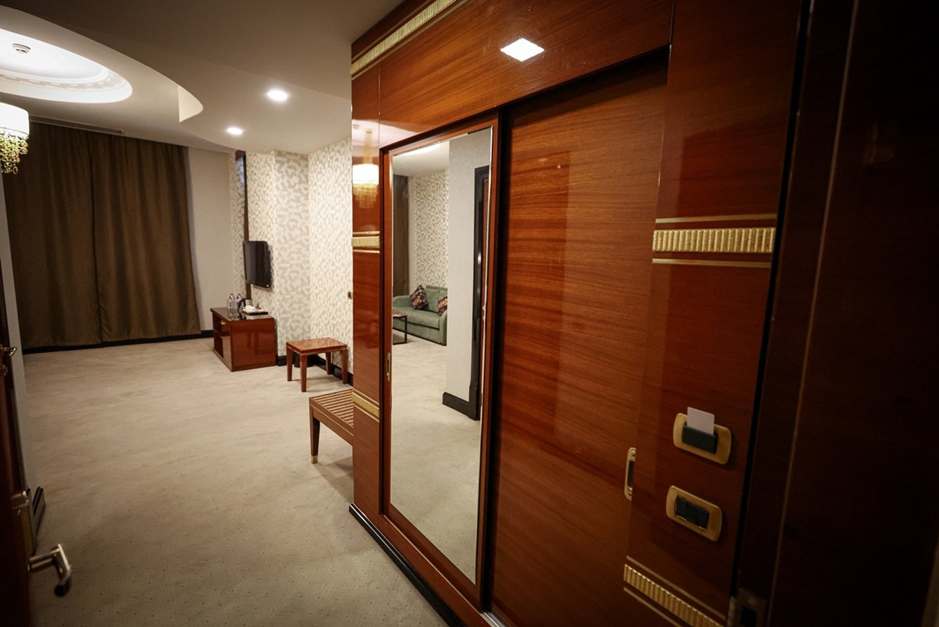 Sapphire Hotel 43/72