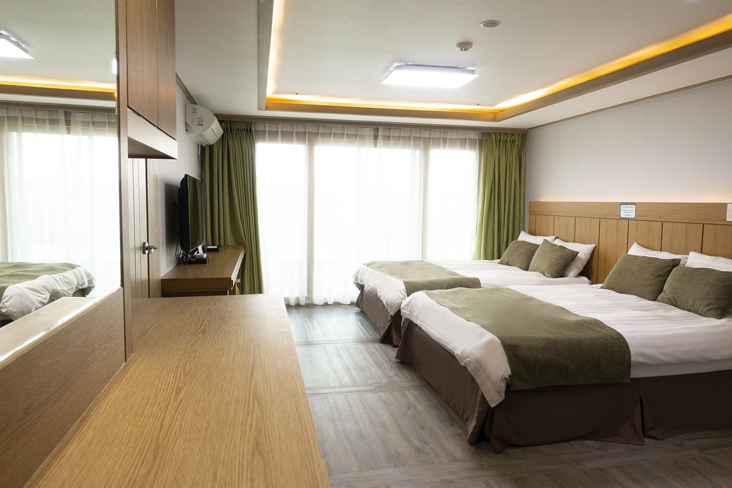 SUITE, DOUBLE BED
